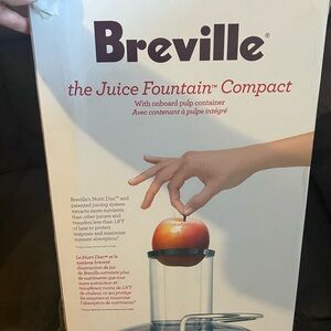 Breville Juice Fountain Compact in White and Silver
